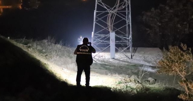 Aynı yüksek gerilim hattına tırmandı, akıma kapılarak öldü