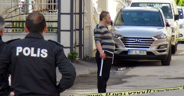 Babasını öldürüp annesini bıçakla yaraladı