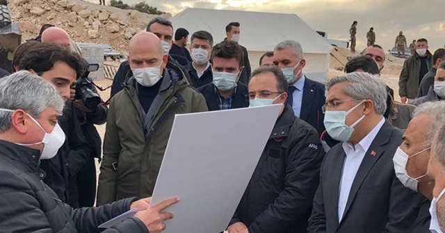 Bakan Soylu İdlib'de yapımı süren briket evleri inceledi