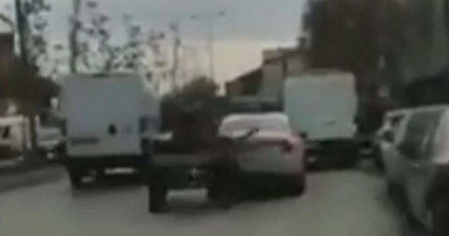 Başıboş at trafiği birbirine kattı