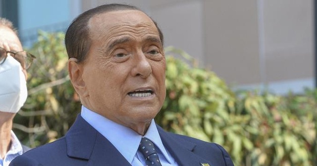 Berlusconi hastaneye kaldırıldı