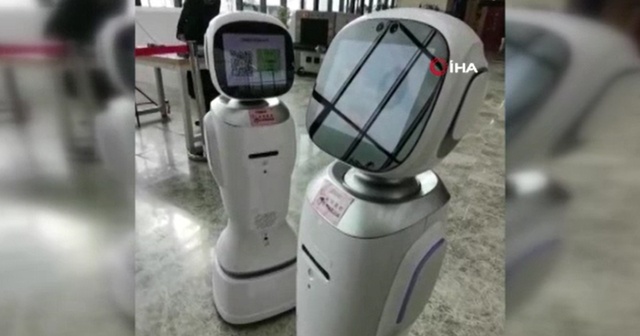 Çin’de iki robotun tartıştığı anlar sosyal medyada gündem oldu