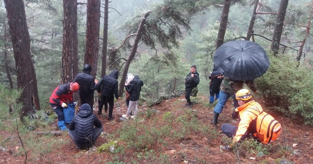 Denizli&#039;de dağda kaybolan 3 genç bulundu