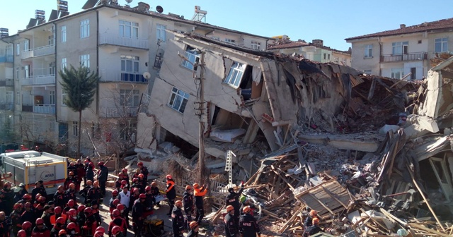 Elazığ depreminin 1. yılı: Yaralar sarılıyor, acılar unutulmuyor