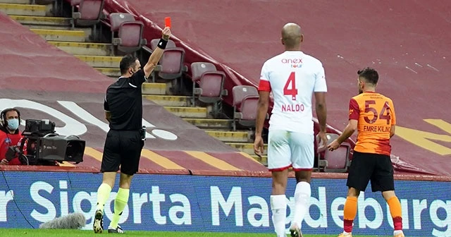 Emre Kılınç kırmızı kart gördü