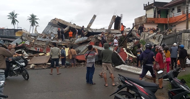 Endonezya&#039;da 6,2 büyüklüğünde deprem