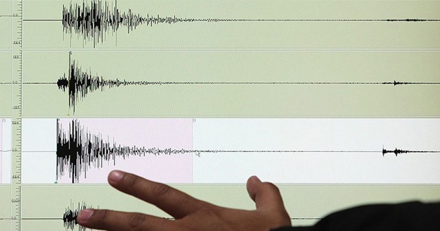 Endonezya&#039;da 7,1 büyüklüğünde deprem