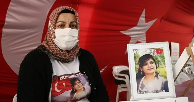 Evlat nöbetindeki anne, gözyaşları içinde kızına 'teslim ol' çağrısında bulundu