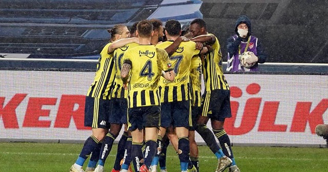 Fenerbahçe maç fazlasıyla liderliğe yükseldi!