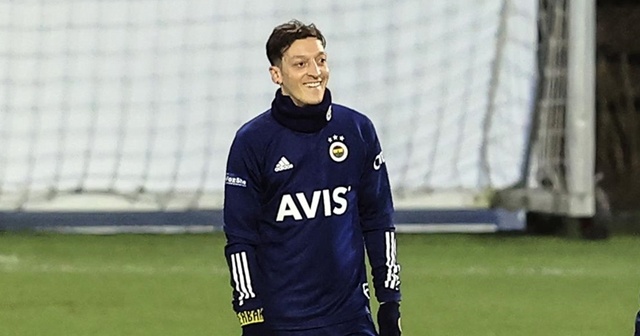 Fenerbahçe&#039;nin eski yıldız oyuncularından Mesut Özil&#039;e &#039;hoş geldin&#039; mesajı