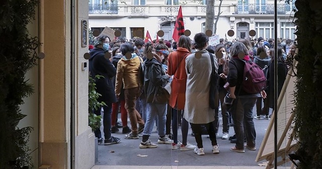 Fransa&#039;da öğretmen ve okul hemşireleri greve gitti