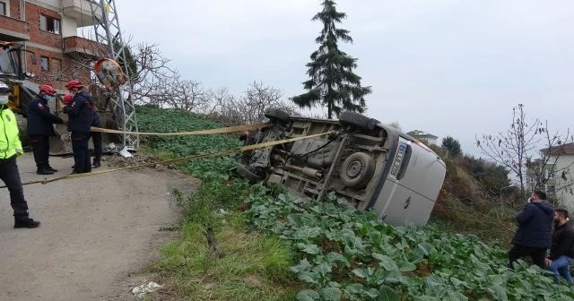 Freni boşalan kepçe 2 araca çarptı