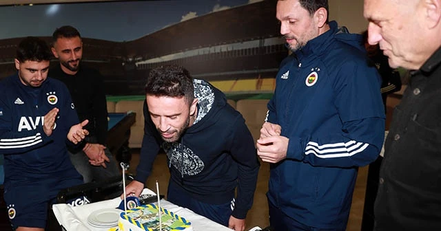 Gökhan Gönül'e sürpriz doğum günü kutlaması
