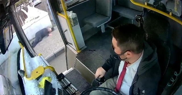 Görmezden gelmedi, yardımına koştu! Şoförün bu hareketi takdir topladı