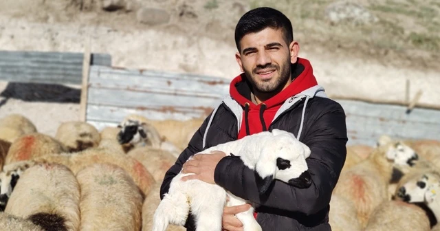 Hem çobanlık yaptı, hem ders çalışarak hayallerinin peşinden gitti