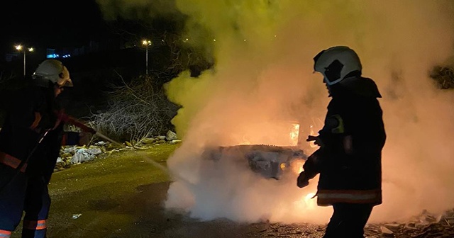 Hırsızlar otomobili önce çaldı sonra yaktı