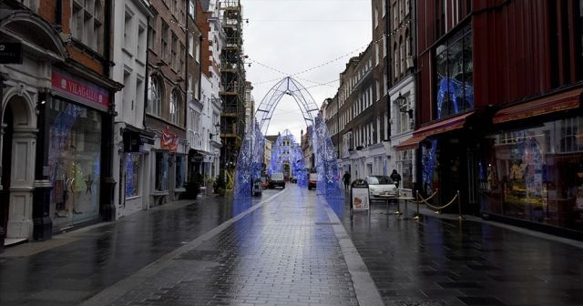 İngiltere&#039;de Kovid-19 salgını nedeniyle hayatını kaybedenlerin sayısı 80 bini aştı