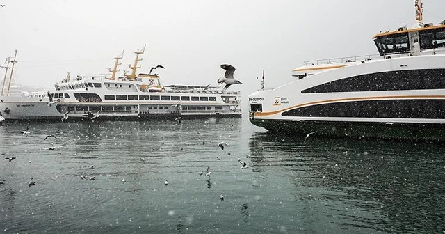 İstanbul’da deniz ulaşımına fırtına engeli