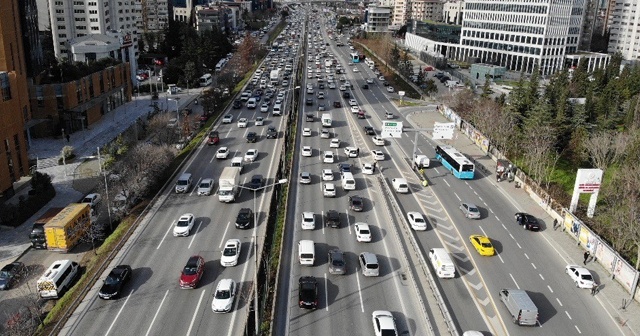 Hafta sonu kısıtlaması öncesi trafik erken saatlerde başladı