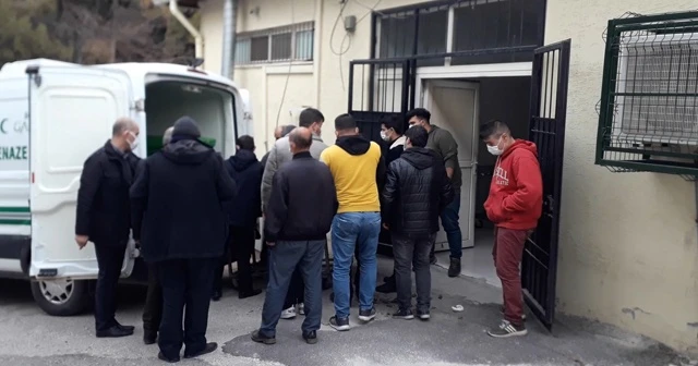 İşten döndüğünde eşini ve 2 aylık bebeğini ölü buldu