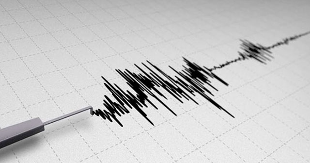İzmir&#039;de 4 büyüklüğünde deprem