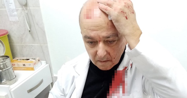 İzmir&#039;de doktora taşlı saldırı: Maske uyarısı yapan doktorun kafasını yardı