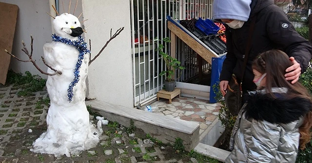 Kardan adamı çalınan küçük kıza sürpriz