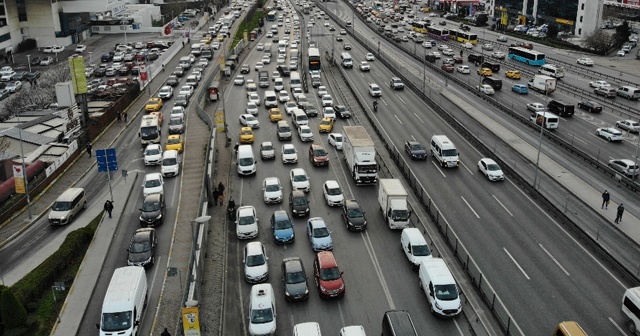 Kısıtlama öncesi İstanbul’da trafik yoğunlaştı