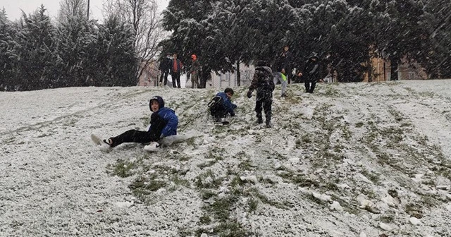 Kısıtlamayı unutup karın keyfini çıkardılar