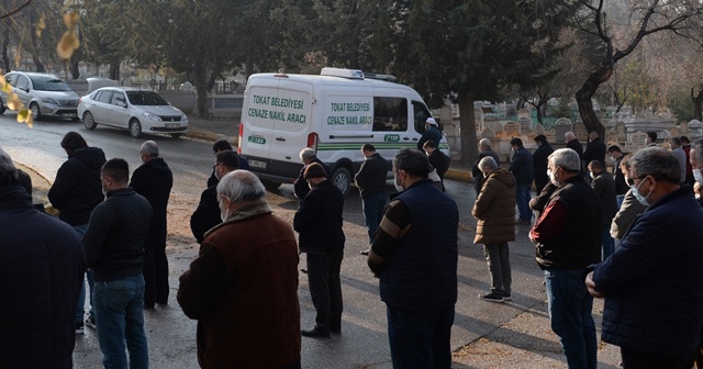 Kovid-19&#039;a yakalanıp 7,5 aylık bebeği alınan kadın öldü