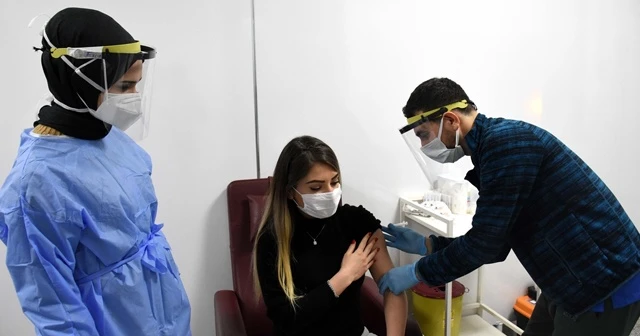 Kovid-19'u yenen ve CoronaVac aşısı olan doktordan "Nefessiz kalmak istemiyoruz" mesajı