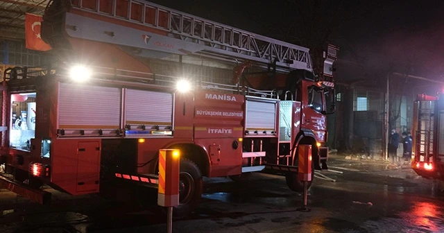 Manisa’da sanayi sitesinde korkutan yangın