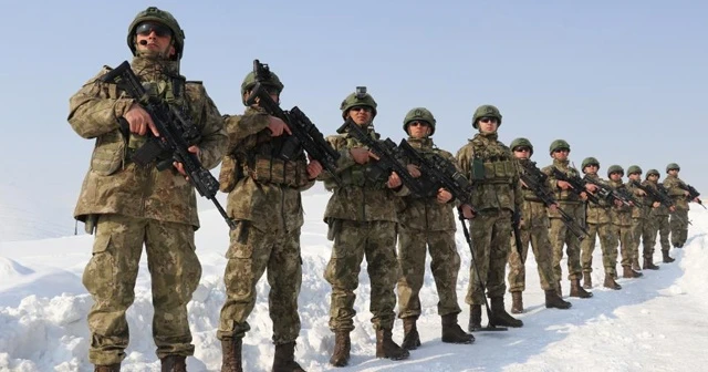 Mehmetçik yeni kamuflajlarıyla görev başında