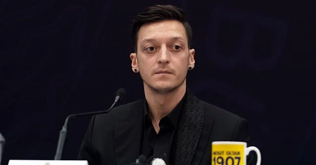 Mesut Özil imzayı attı!