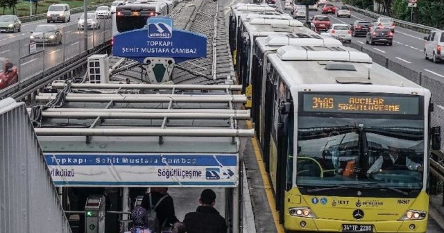 Metrobüslerdeki kodlar tarih oluyor!