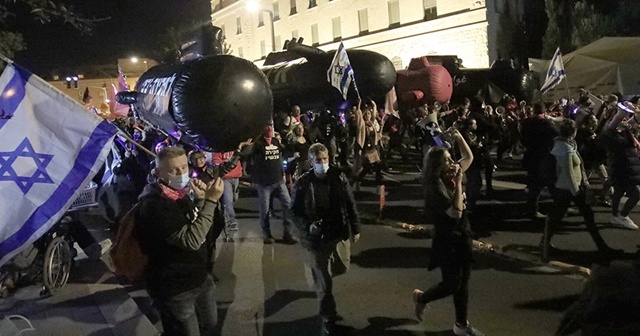 Netanyahu karşıtı protestoya binlerce kişi katıldı