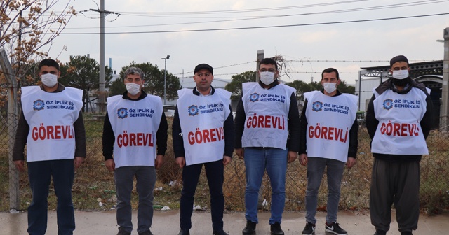 Pandemi yasağına rağmen işçileri kapının önüne koydu