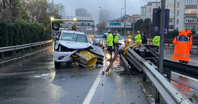 Polis aracı bariyerlere ok gibi saplandı: 2 yaralı