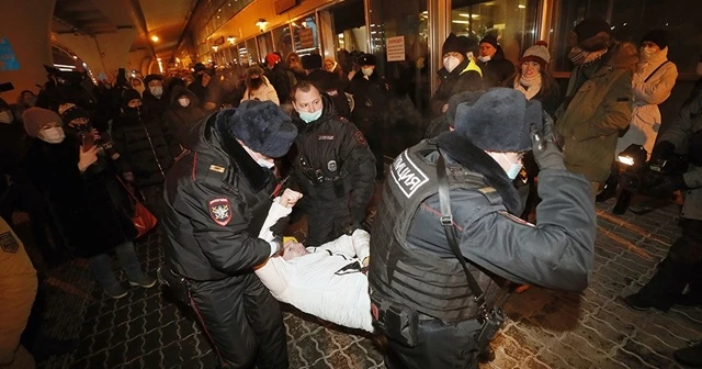 Rus muhalif lider Navalny’nin destekçisi 37 kişi gözaltına alındı