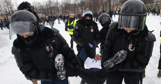 Rusya&#039;da gözaltına alınanların sayısı 4 bini aştı