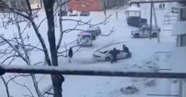 Rusya’da polislerin kovaladığı sürücü ortalığı birbirine kattı