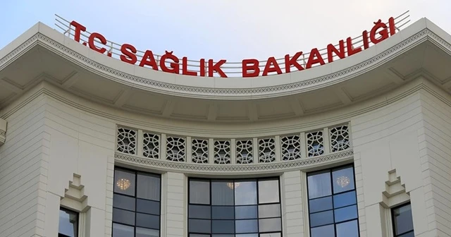 Sağlık çalışanlarına getirilen izin kısıtlaması kaldırıldı