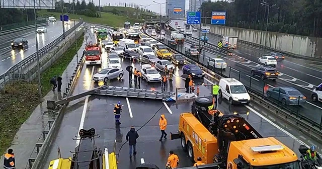 Tabela devrildi, TEM trafiğe kapandı