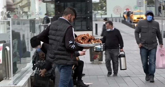 Taksim Meydanı&#039;nda bayılma numarasıyla duygu sömürüsü