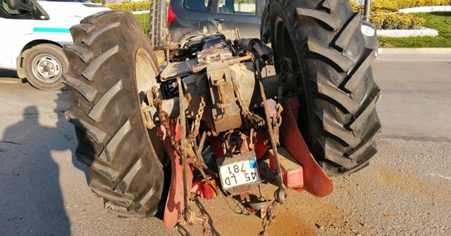 Traktörle kamyonet çarpıştı! Devrilen traktör sürücüsü ölümden döndü