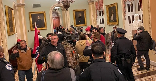 Washington'da sokağa çıkma yasağı başladı