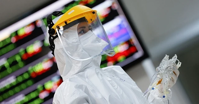 Türkiye’de son 24 saatte 11.180 yeni vaka tespit edildi, 202 kişi hayatını kaybetti