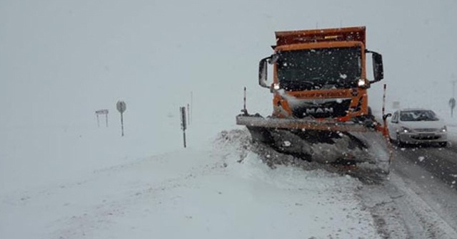 Van&#039;da 403 yerleşim yeri ulaşıma kapandı