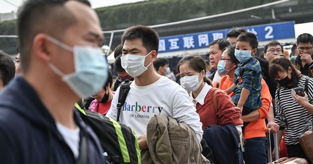 Wuhan&#039;da belirti göstermeyen on binlerce kişi virüse yakalanmış olabilir!