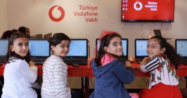 &#039;Yarını Kodlayanlar&#039;dan kız çocukları için kodlama eğitimi